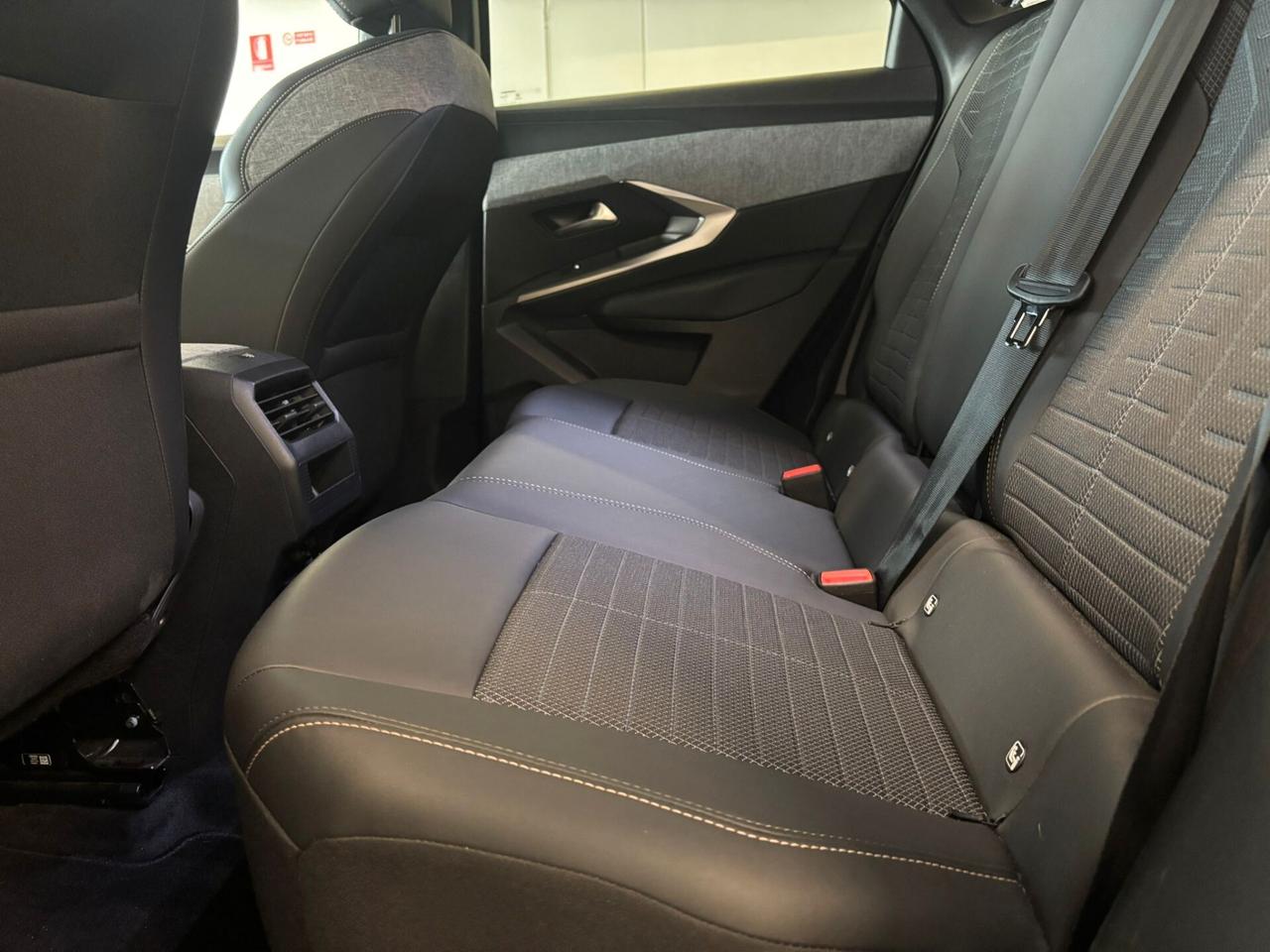 Peugeot 3008 ALLURE Hybrid 145 e-DCS6 SPOTICAR