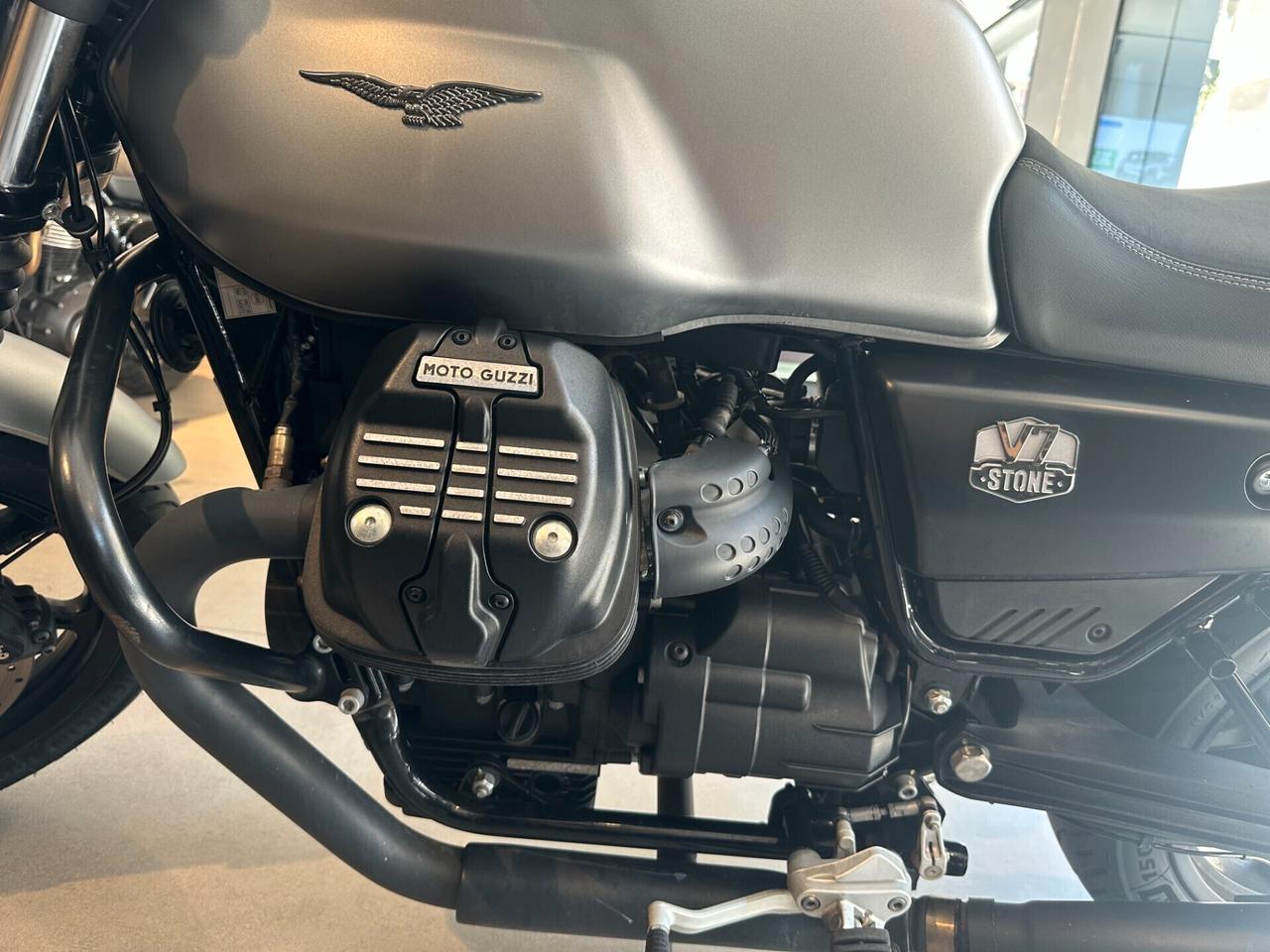 Moto Guzzi V7 IV 2023