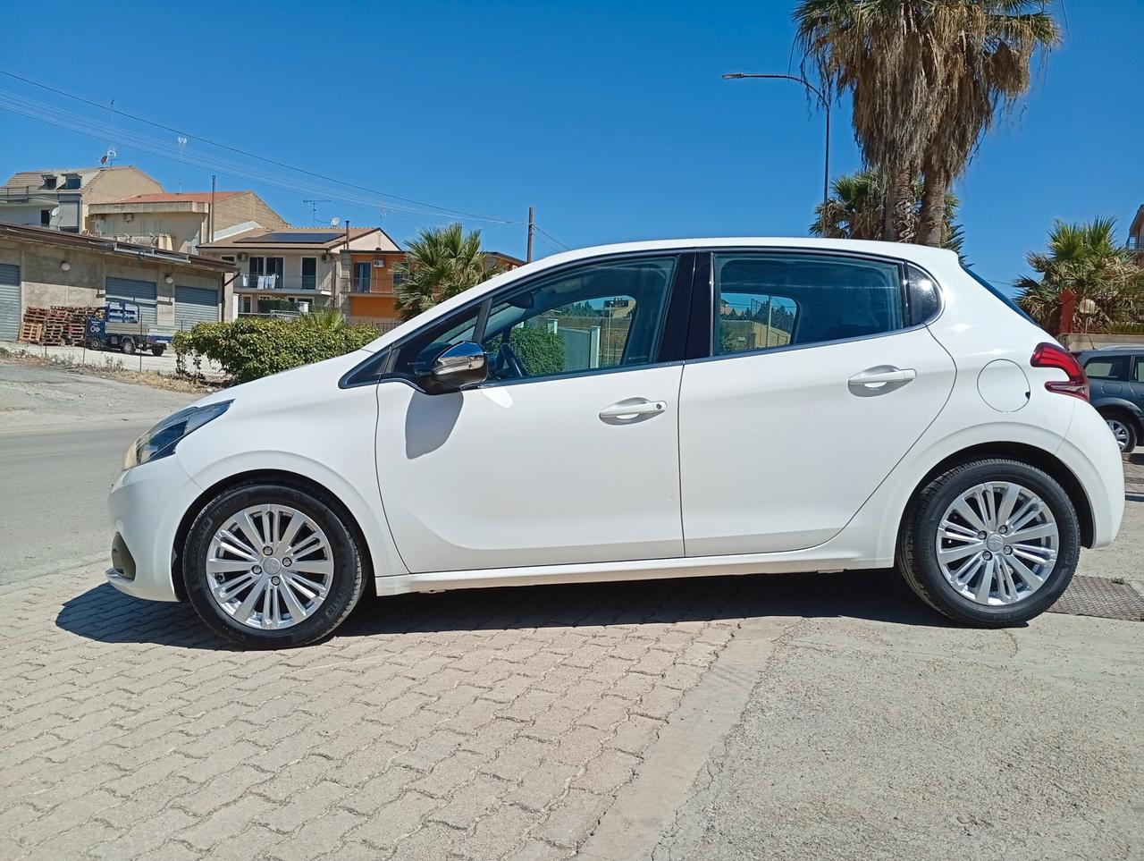 Peugeot 208 BlueHDi 100 S&S 5 porte Allure