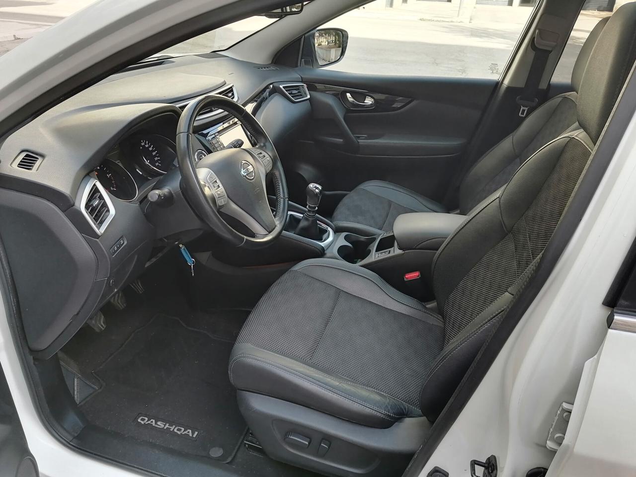 Nissan Qashqai 1.5 dCi DPF TEKNA TETTO FULL