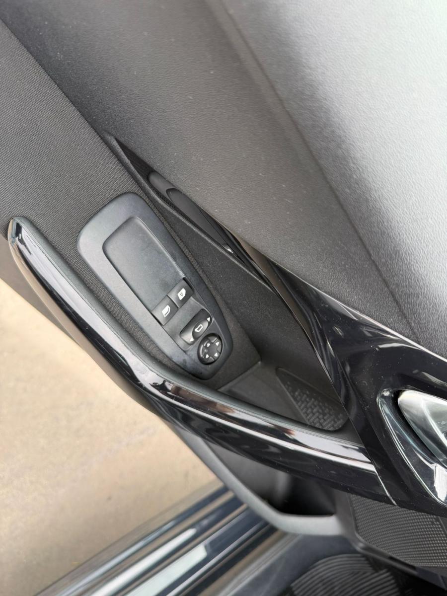 PEUGEOT - 208 - BlueHDi 100 5p. Allure