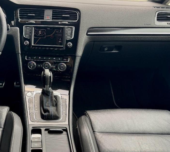 Volkswagen Golf Variant R 2.0 DSG - 300 CV