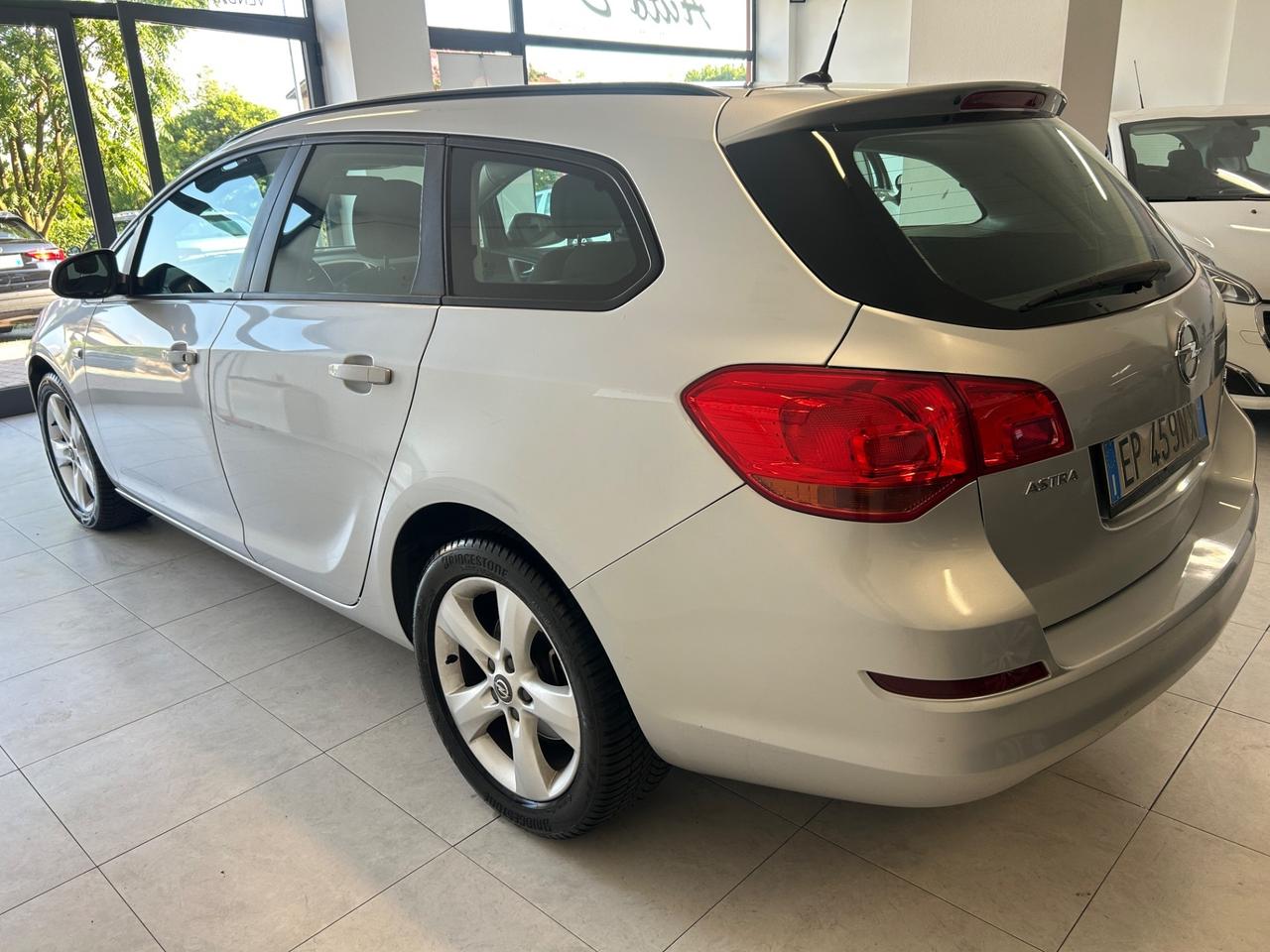 Opel Astra 1.7 CDTI 81KW 2012