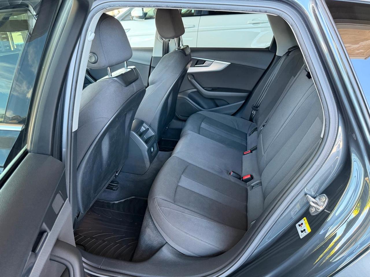 Audi A4 Avant 40 TDI S tronic line edition