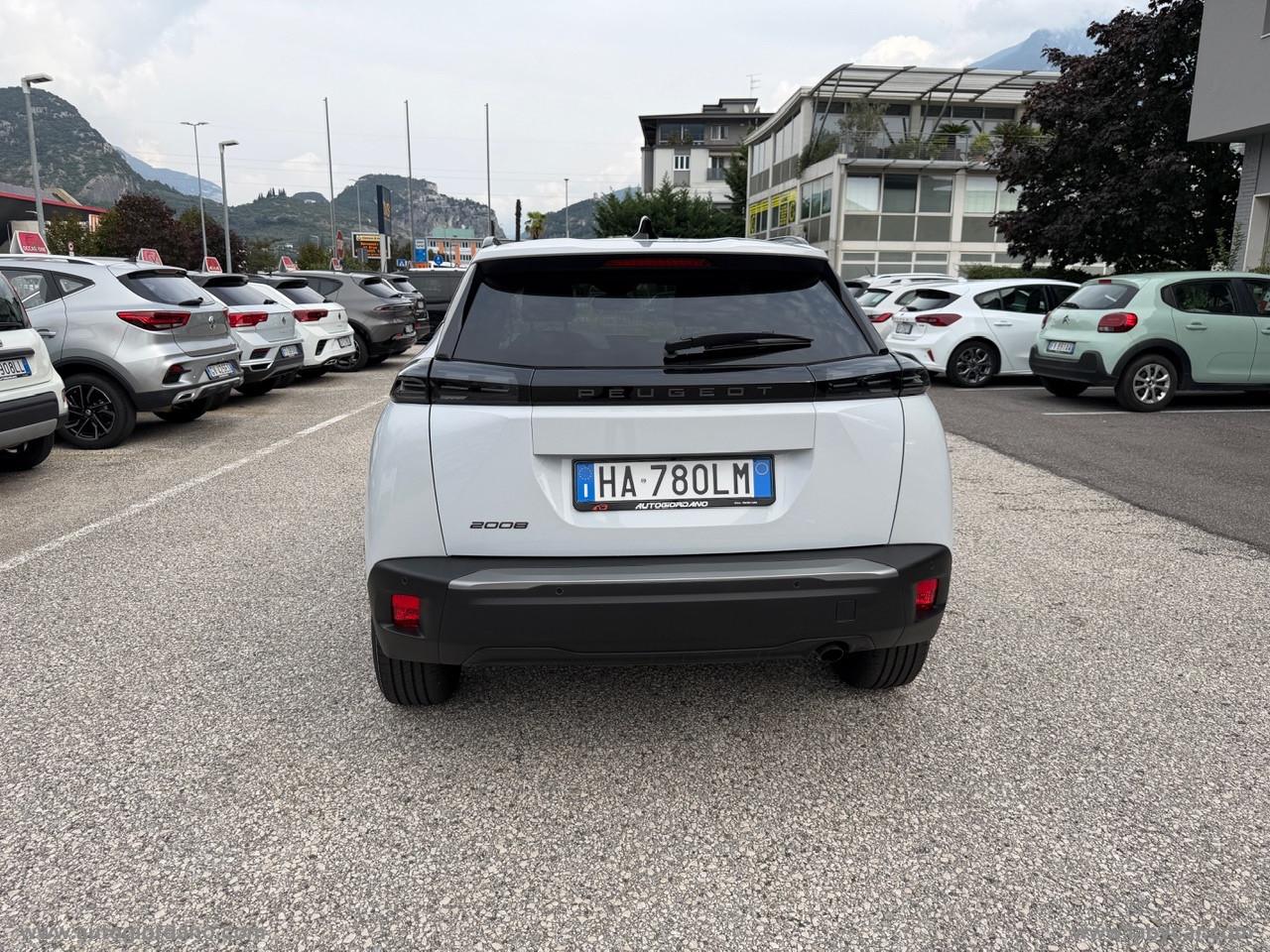 PEUGEOT 2008 PureTech 100 S&S Allure