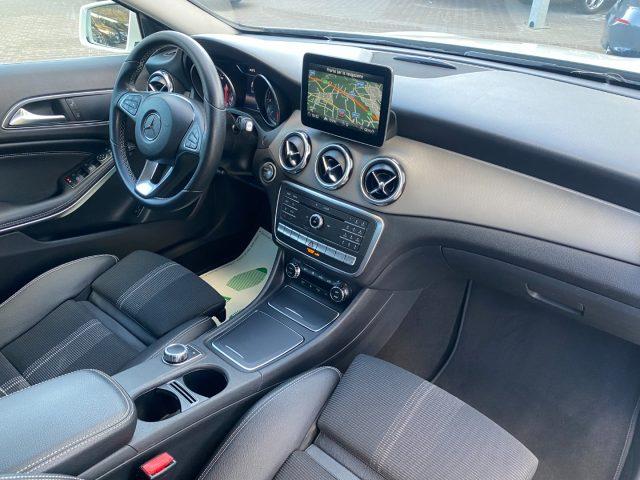 MERCEDES-BENZ GLA 200 d Automatic 4Matic Sport