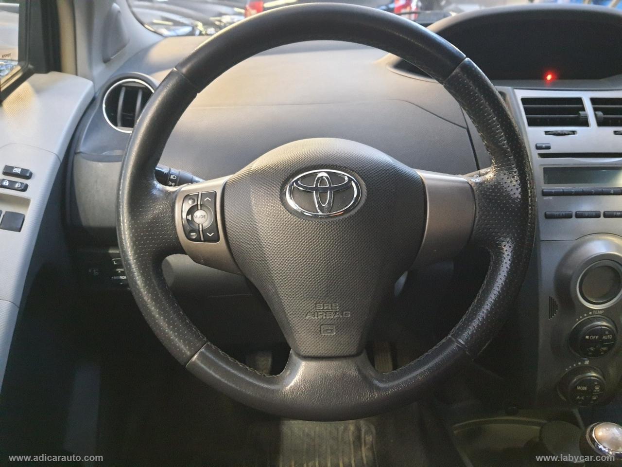 TOYOTA Yaris 1.3 5p. Sol
