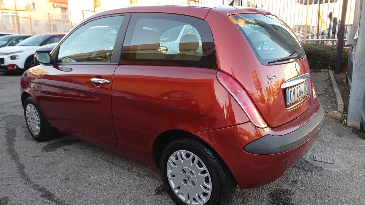 Lancia Ypsilon 1.2 16V Oro