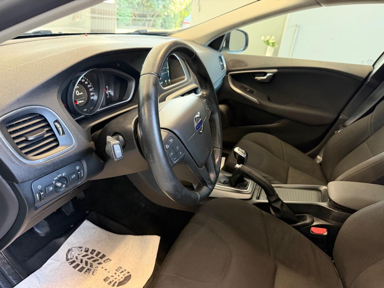 Volvo V40 D2 R-design Momentum