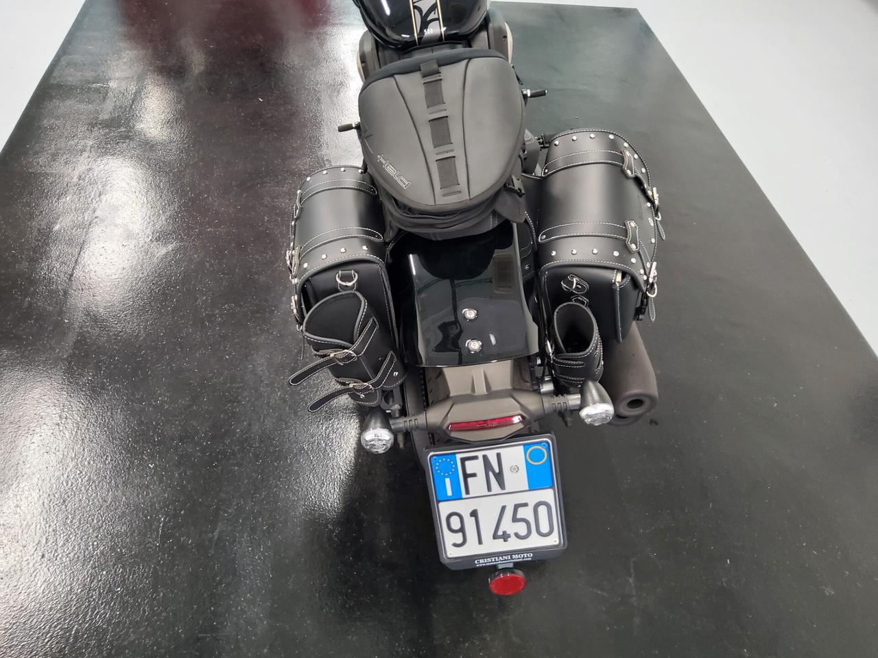 Benda Motorcycles Chinchilla 500 borse laterali incluse