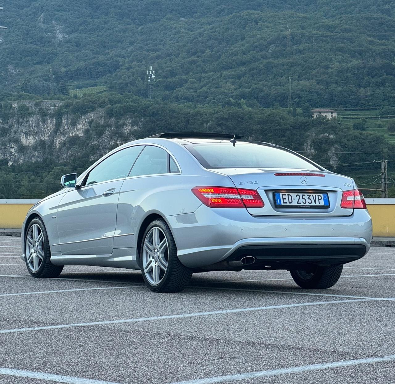 Mercedes-benz E220 AMG FULL OPTIONAL