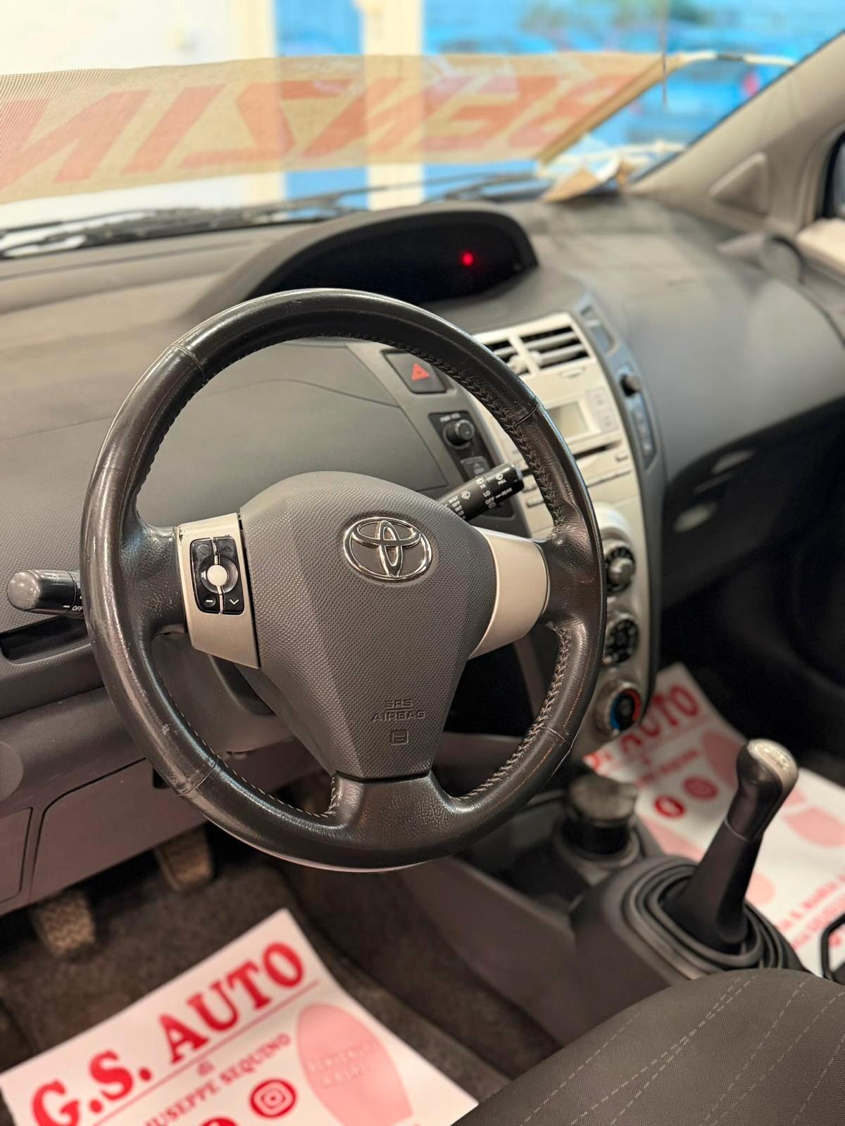 Toyota Yaris 1.0 5 porte Sol