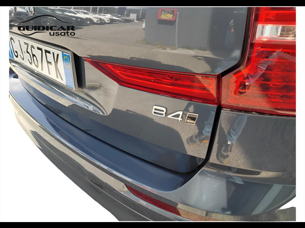 VOLVO XC60 II 2022 - XC60 2.0 b4 Momentum awd auto