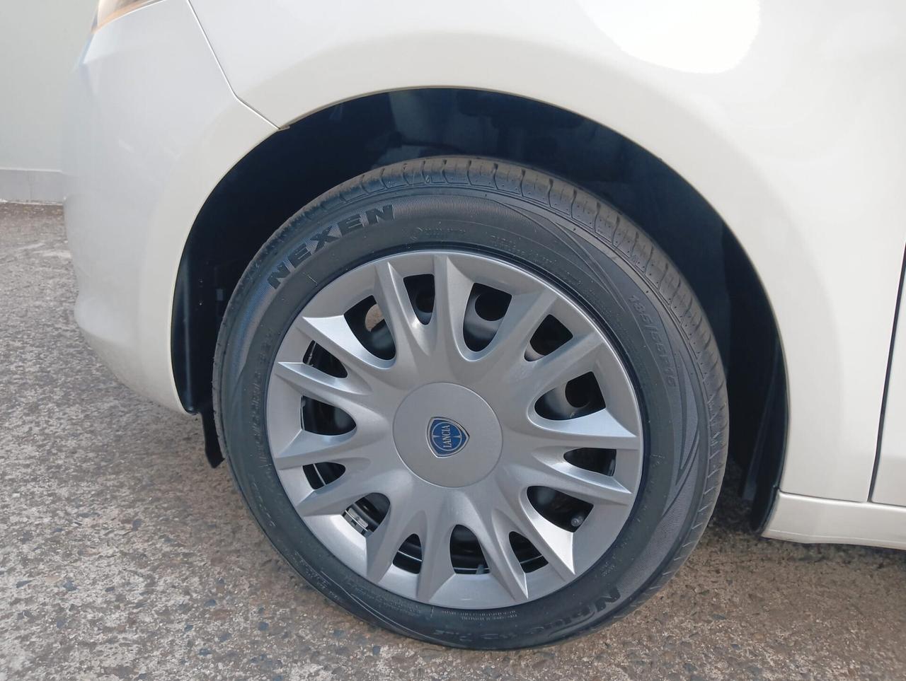 Lancia Ypsilon 1.2 69 CV 5 porte S&S Silver