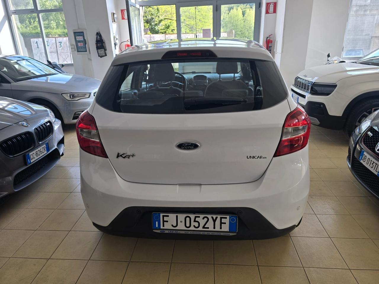 Ford Ka 1.2 Ti-VCT 85CV Black & White -