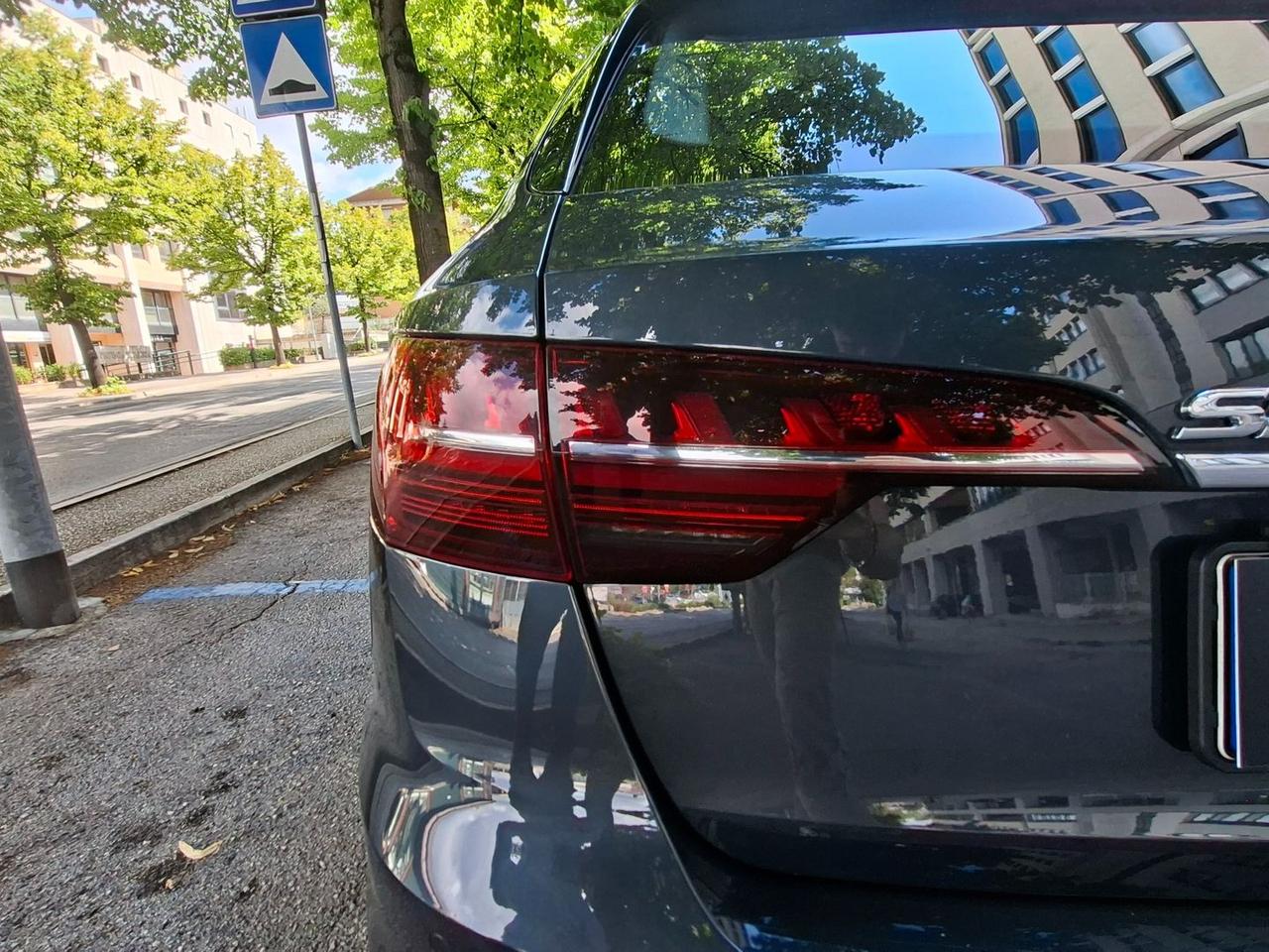 Audi A4 Business Advanced 2.0 40 TDI #6443