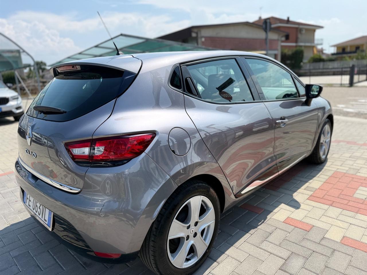 Renault Clio 1.2 75CV 5 porte Zen EURO6 NEOPATENTATI