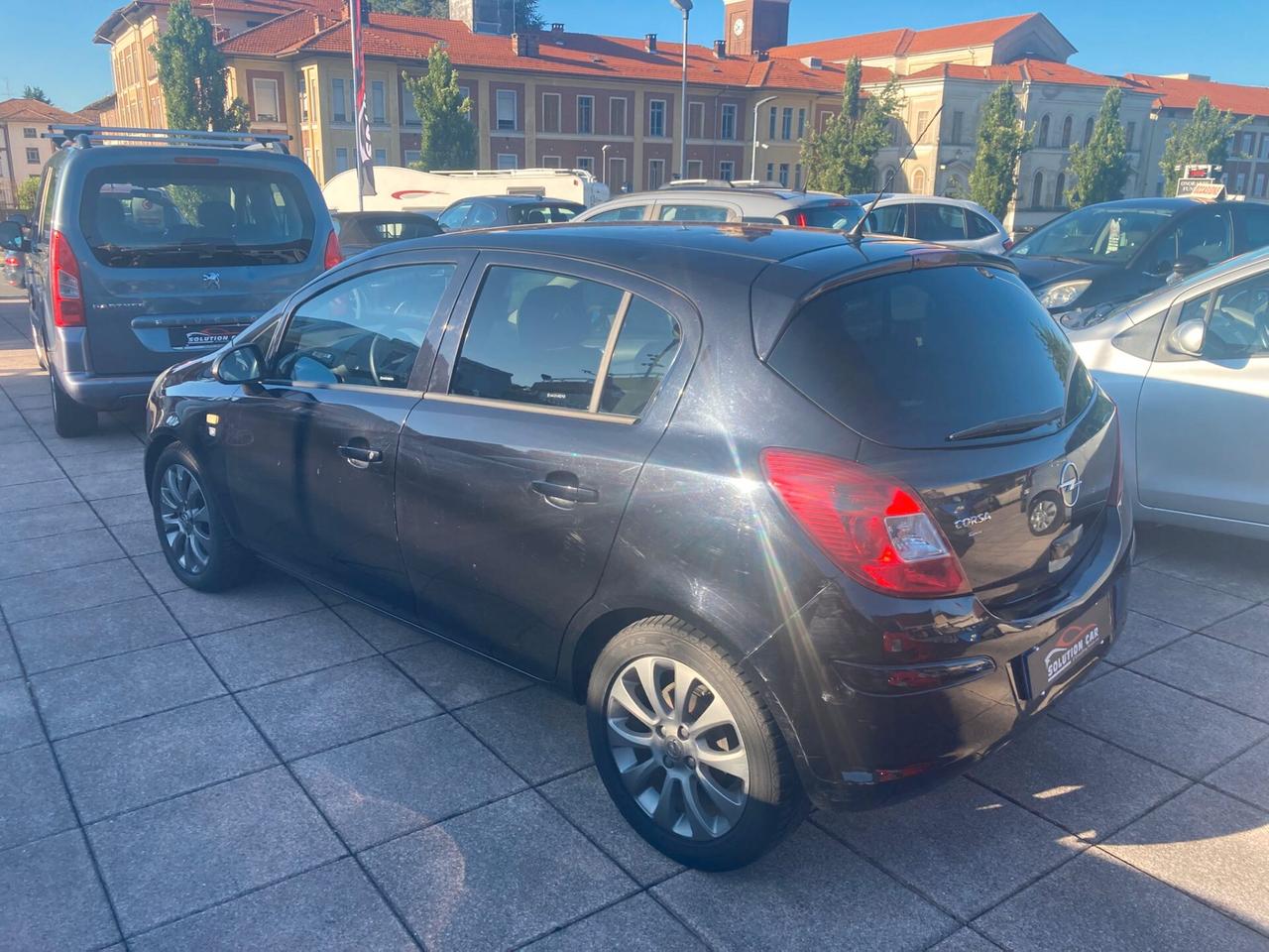 Opel Corsa 1.2 5 porte Cosmo