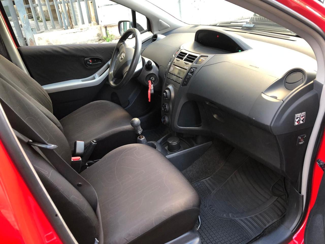 Toyota Yaris 1.0 5 porte