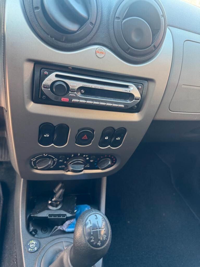 Dacia Sandero 1.2 16V GPL 75 CV 140000km