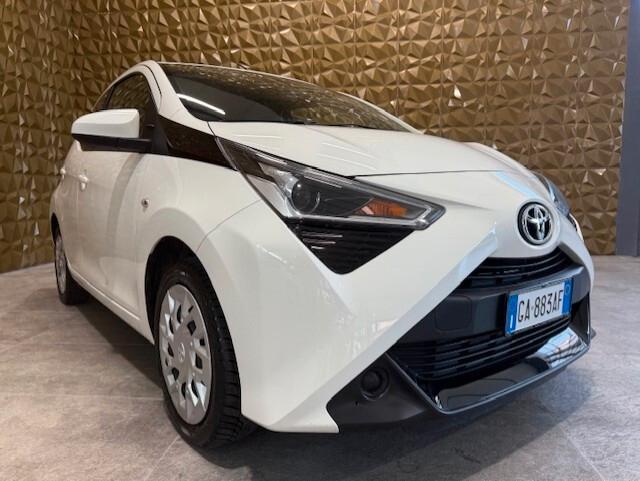 Toyota Aygo Connect 1.0 VVT-i 72 CV 5 porte x-cool