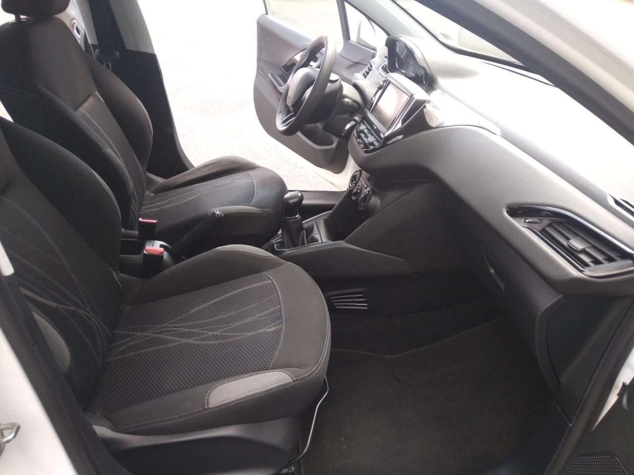 Peugeot 208 1.4 HDi 68 CV 5 porte Allure x neopatentati