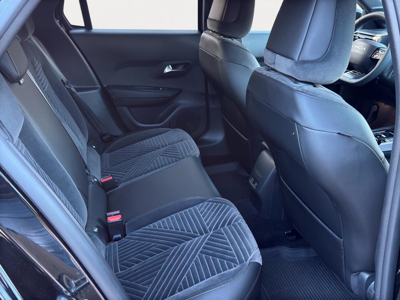 Lancia Ypsilon Hybrid e-DCT LX - 2025