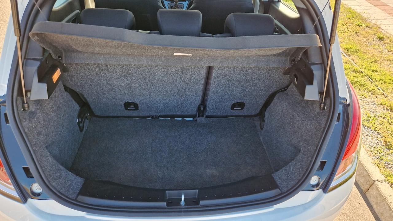 Lancia Ypsilon 1.0 FireFly 5 porte S&S Hybrid Ecochic Silver