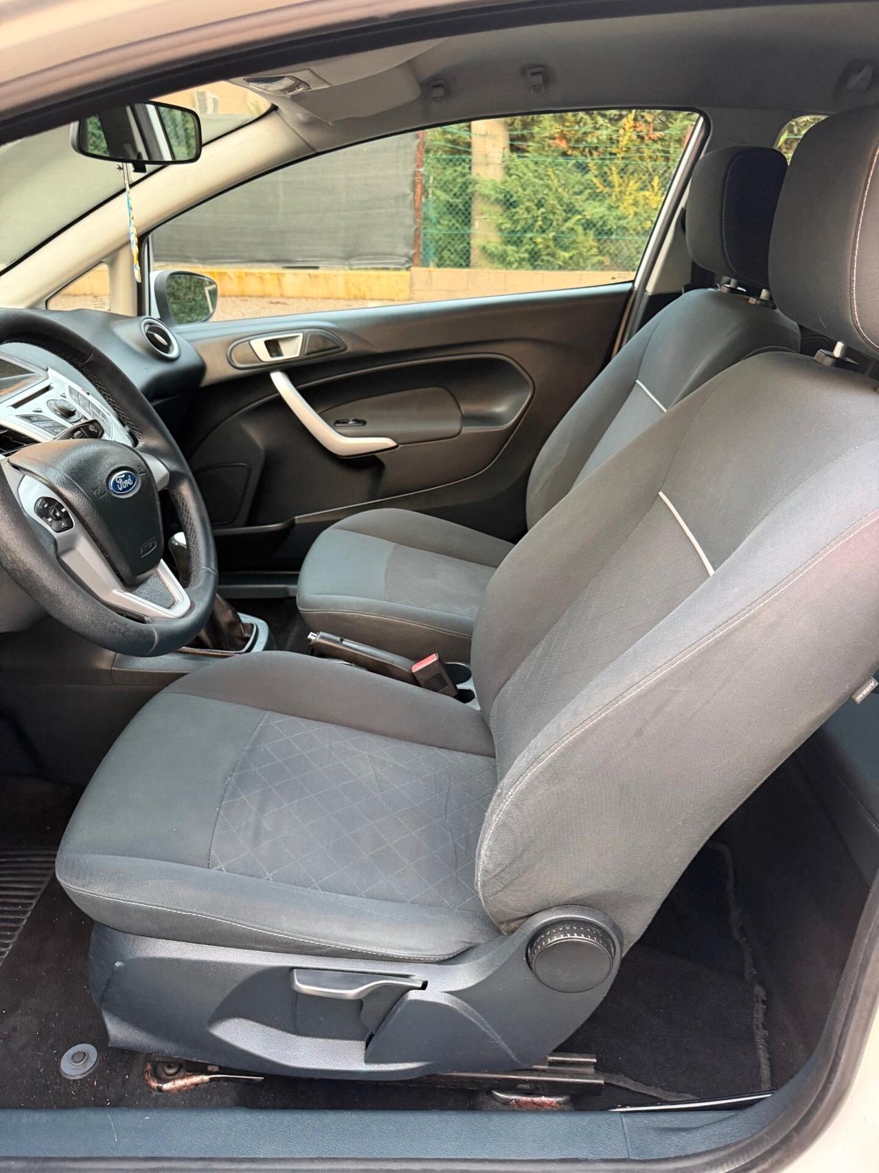 Ford Fiesta 1.4 tdci - NEOPATENTATI - 12 MESI DI GARANZIA -