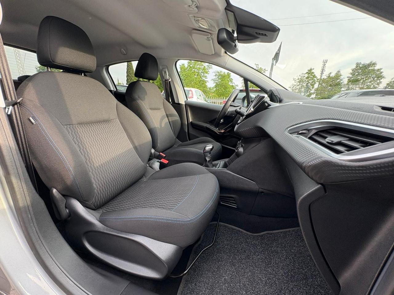 PEUGEOT 208 1.2 BENZ KM 49.066 SI A NEOPATENTATI