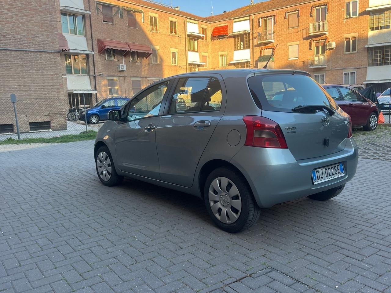 Toyota Yaris 1.0 5 porte
