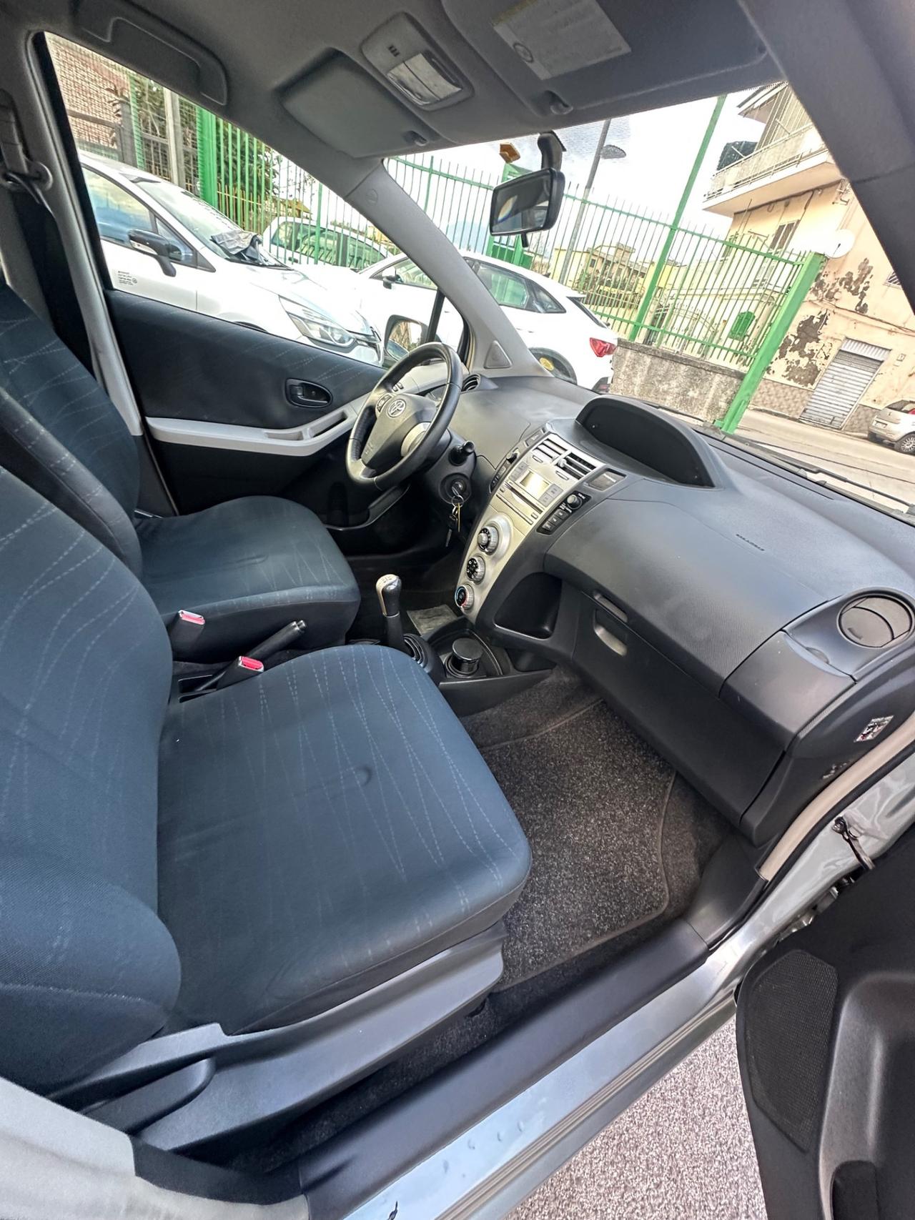 Toyota Yaris 1.0 5 porte