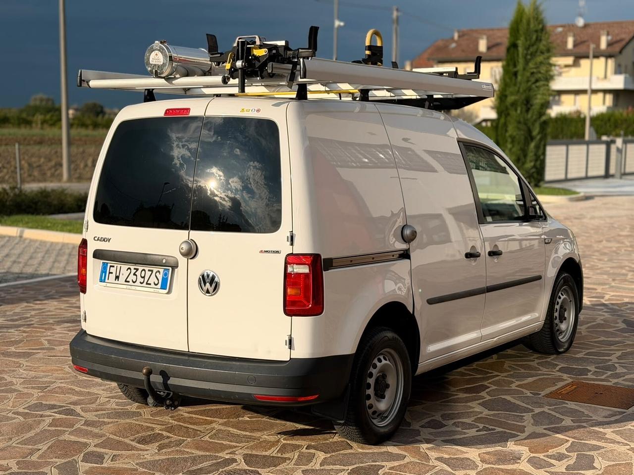 Volkswagen Caddy 2.0 TDI 122 CV 4MOTION - officina mobile gancio