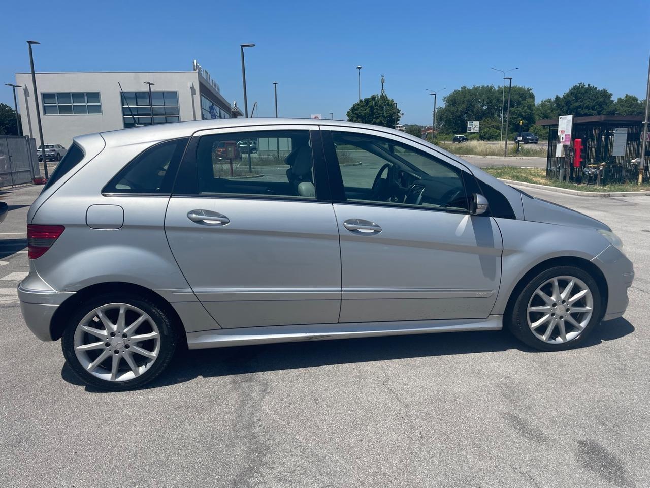 MERCEDES CLASSE B NEOPATENTATI 2.0 DISEL SPORT CAMBIO AUTOMATICO.