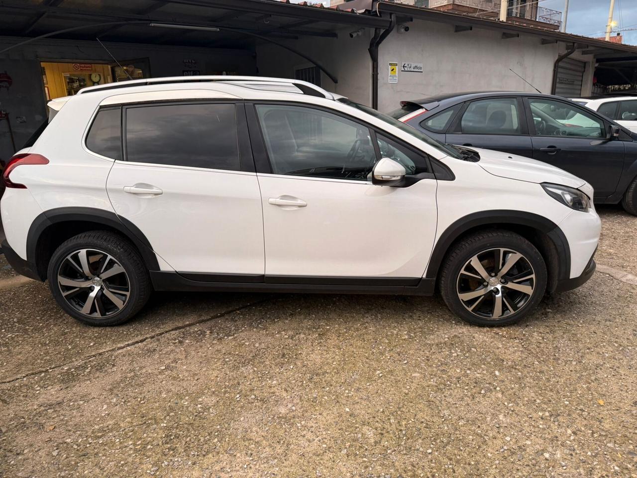 Peugeot 2008 BlueHDi 100 S&S Allure