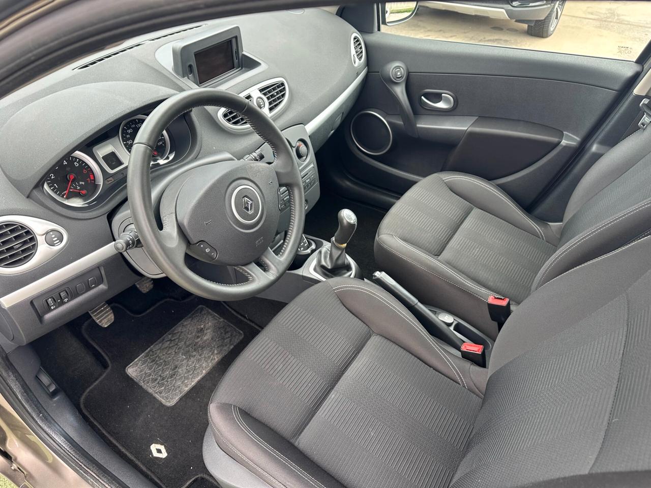 Renault Clio 5P*1.2*16V*LUXE*NAVI*CRUISE*SOLO 38.000KM*