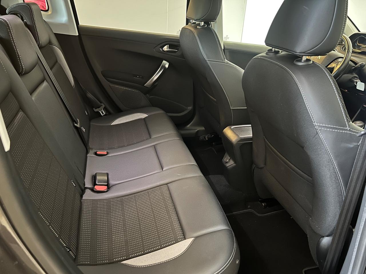 Peugeot 2008 BlueHDi 100 S&S Allure