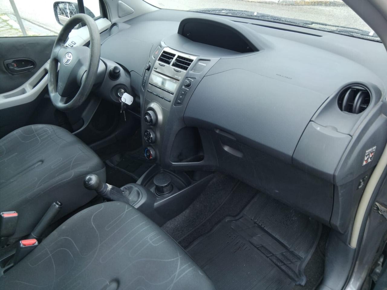 Toyota Yaris 1.0 5 porte Luxury pack