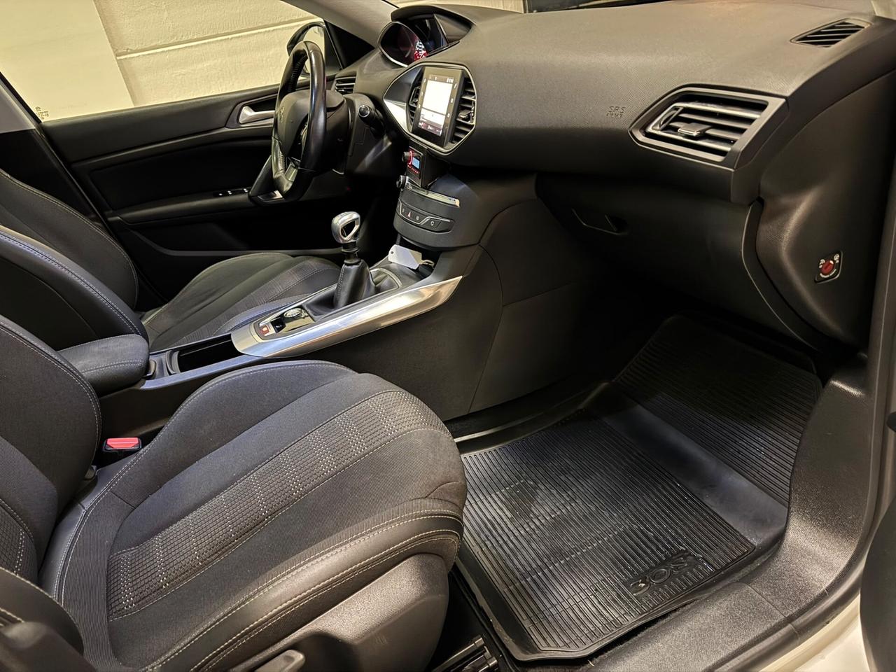 Peugeot 308 BlueHDi 130 S&S SW Allure