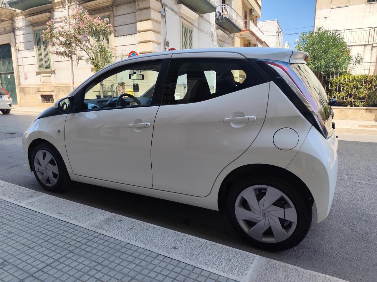 Toyota Aygo 1.0 VVT-i 69CV CAMBIO AUTOMATICO