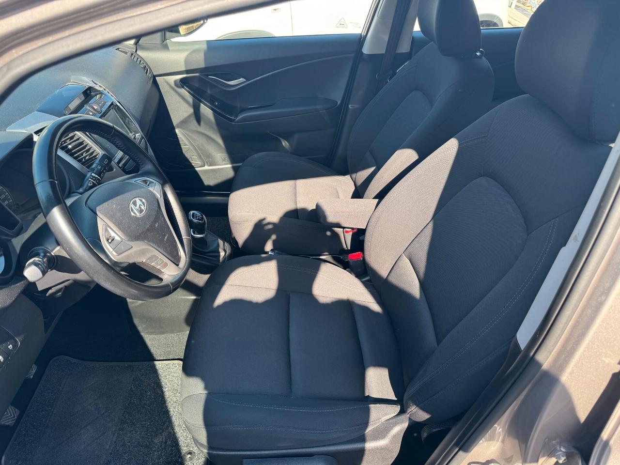 93000KM HYUNDAI IX20 1.4 BENZINA 90CV 2018