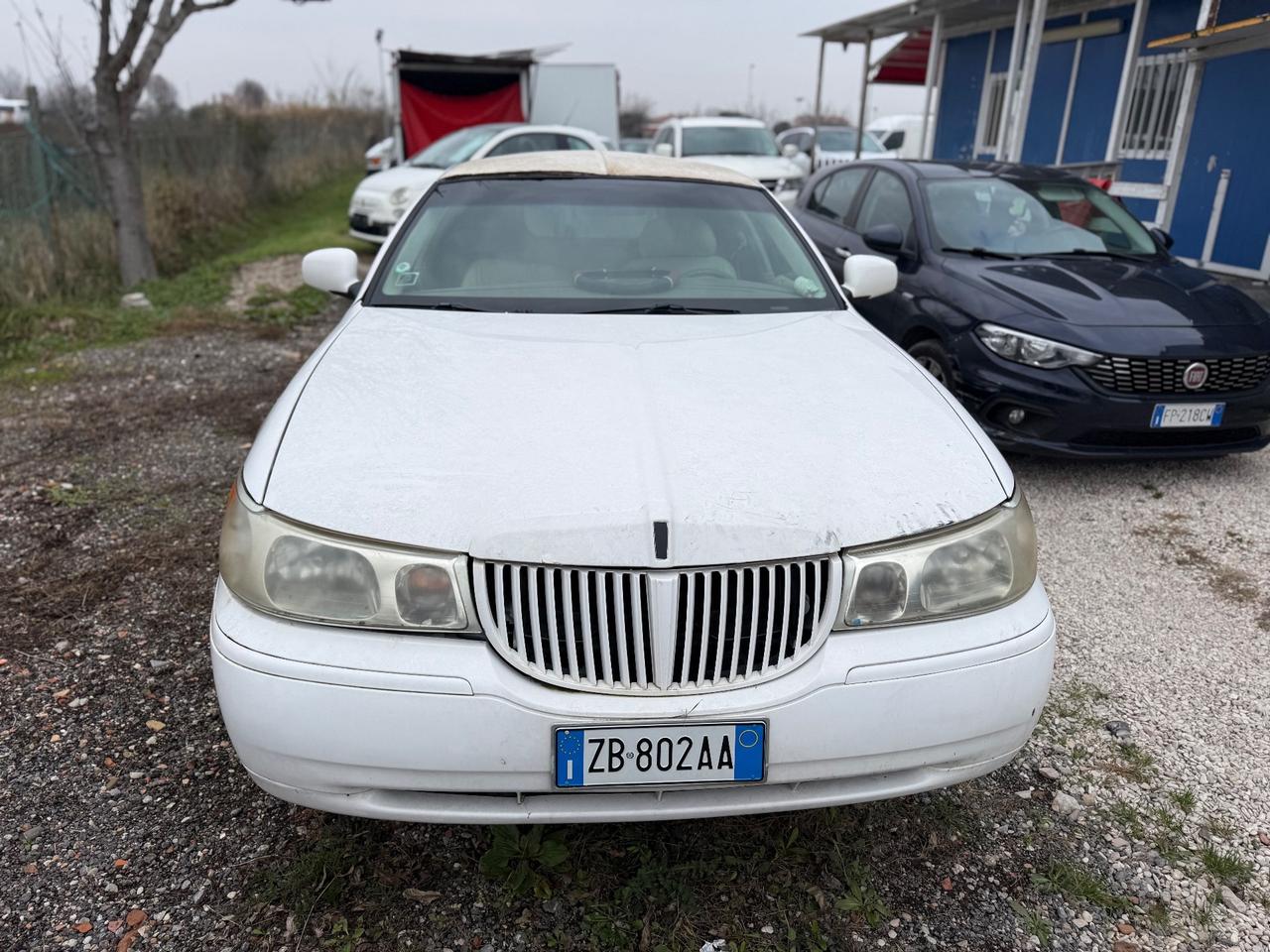 Lincoln Town Car Life Limousine