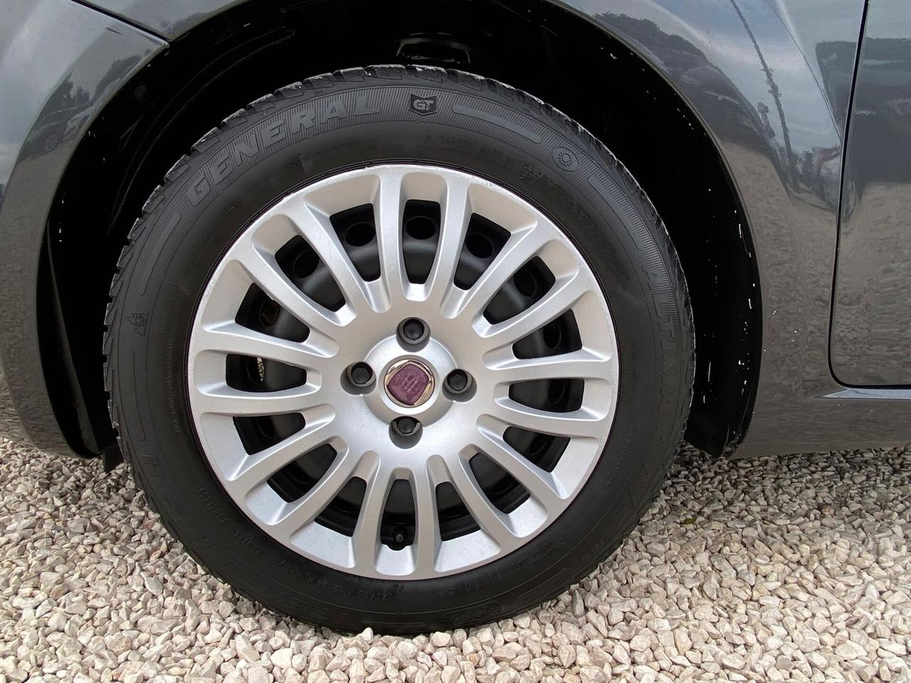 FIAT GRANDE PUNTO 1.2 BENZINA DYNAMIC 5P UNICO PROPIETARIO NEOPATENTATI