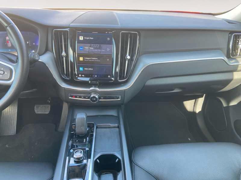 VOLVO XC60 2.0 b4 Momentum Pro AwD AuTo