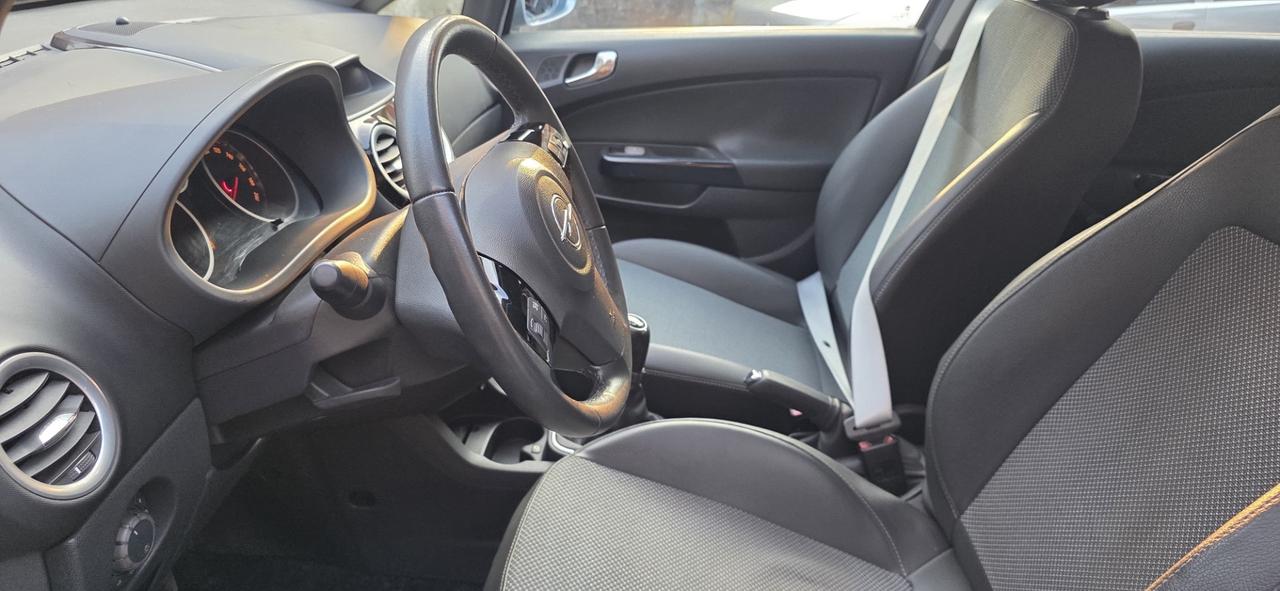 Opel Corsa 1.4 16V 5 porte Cosmo
