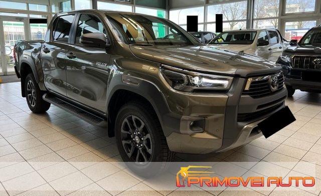 TOYOTA Hilux 2.8 D A/T 4 porte Double Cab Invincible