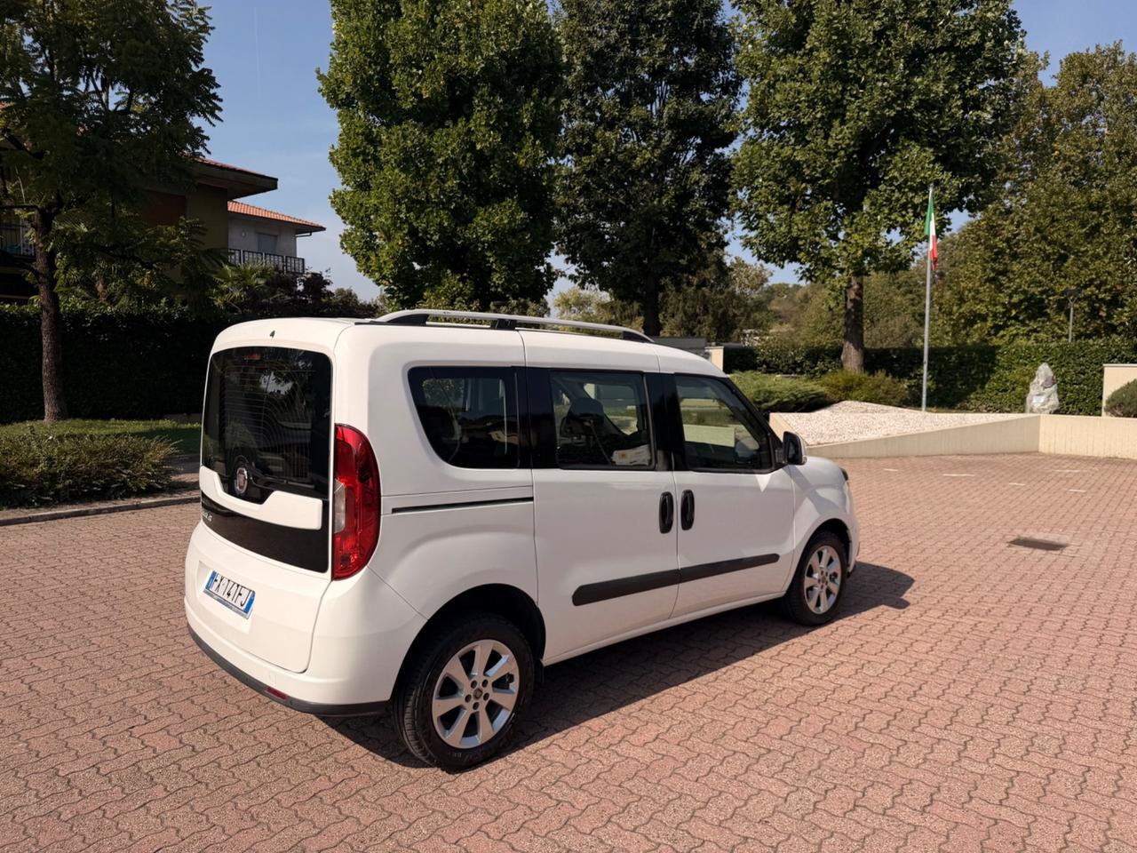 Fiat Doblo autovettura 5 p