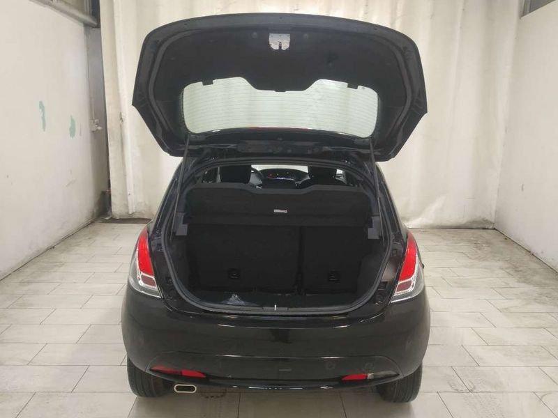 Lancia Ypsilon 1.0 firefly hybrid Platino s&s 70cv
