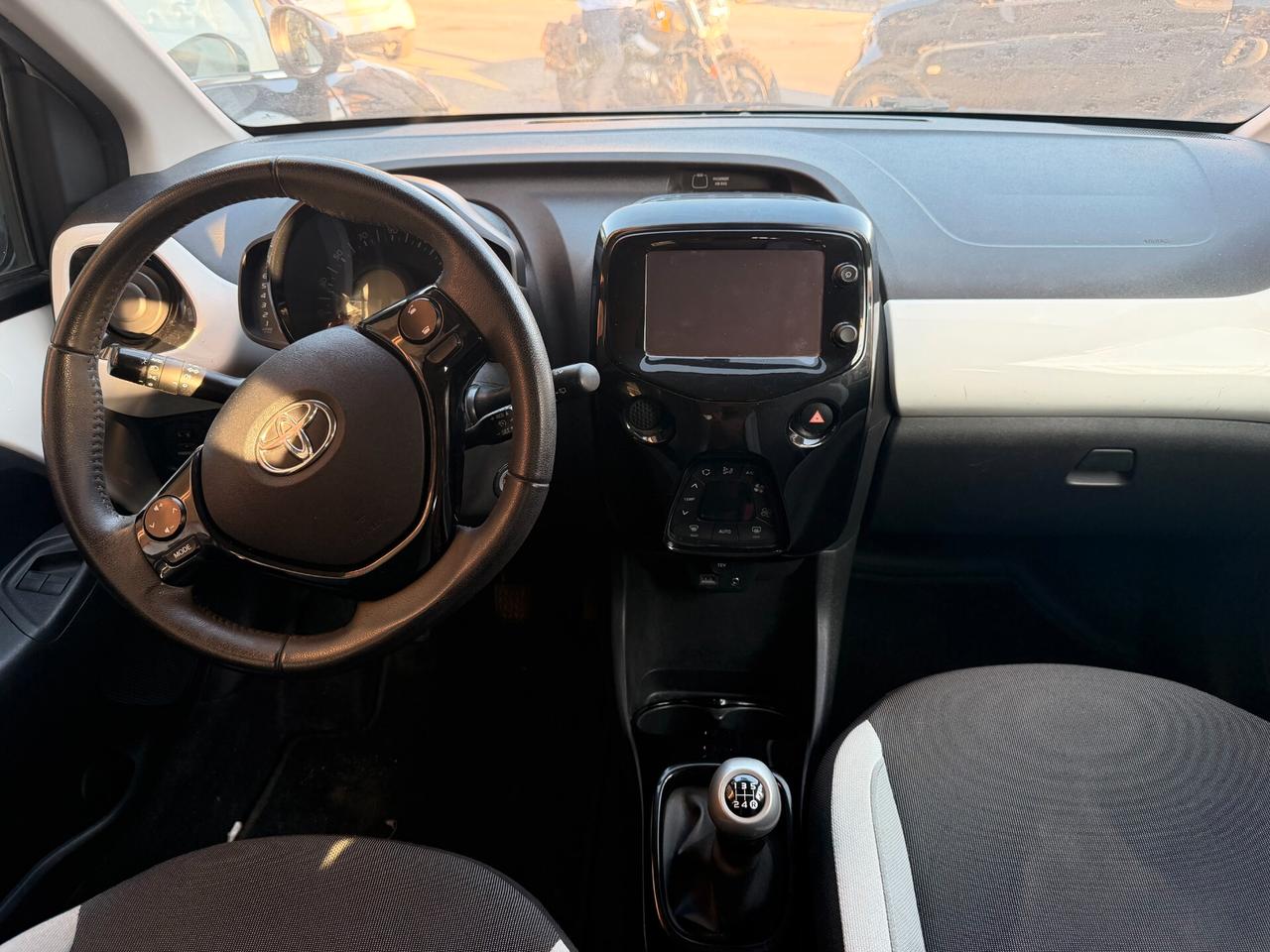 Toyota Aygo 1.0 VVT-i 69 CV 5 porte x-cool