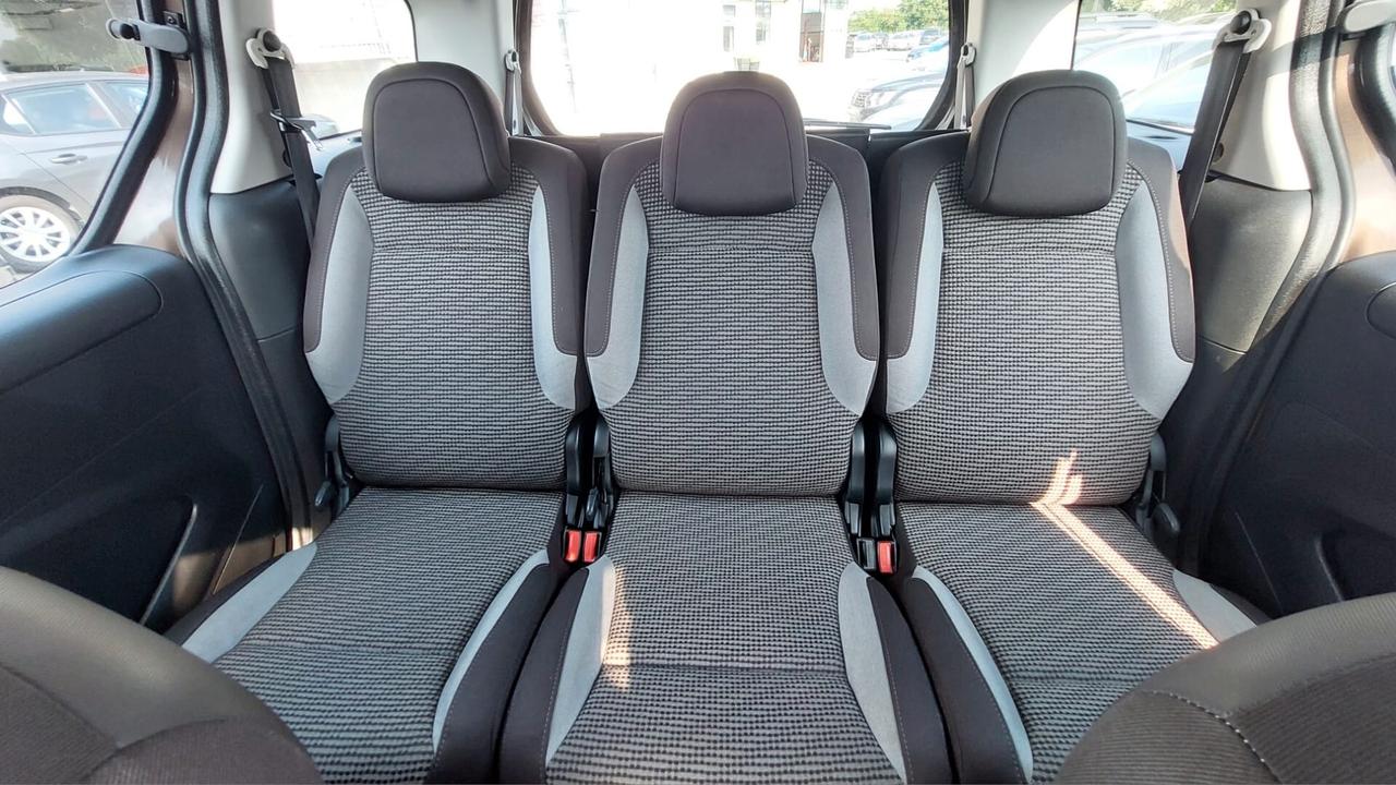 Peugeot Partner 1.6 Diesel 7 posti Neopatentati